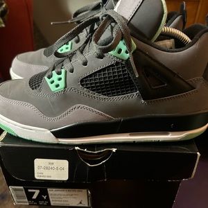 Jordan 4 Green Glow